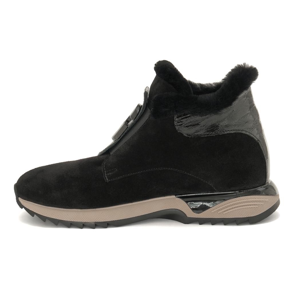 Кроссовки женские