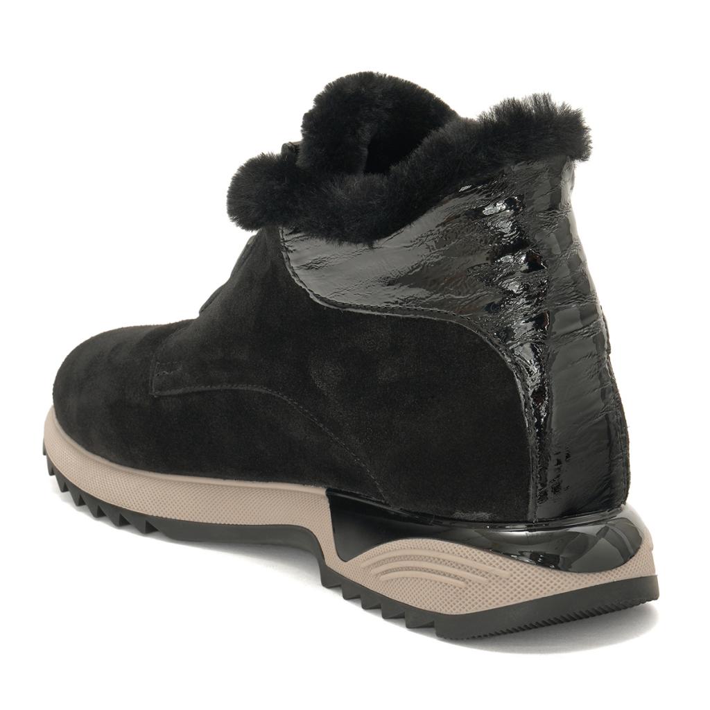 Кроссовки женские