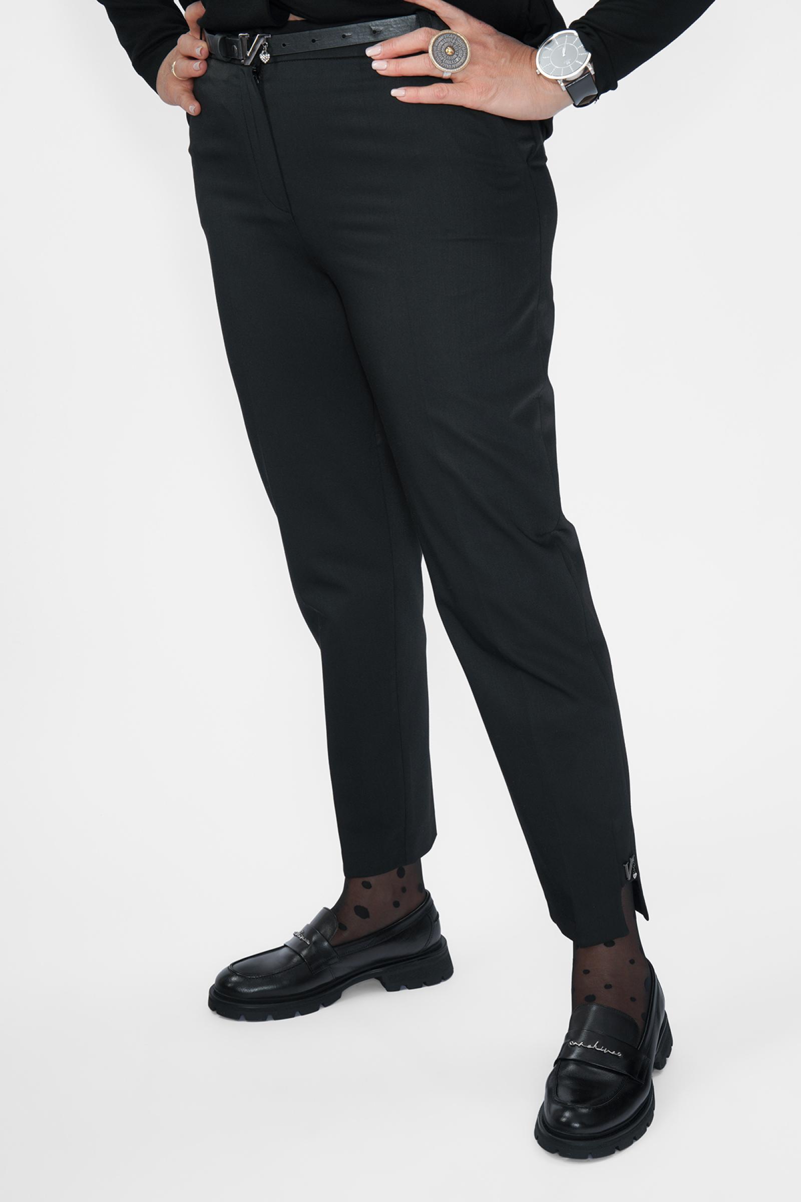 Брюки зауж. внизу буква V