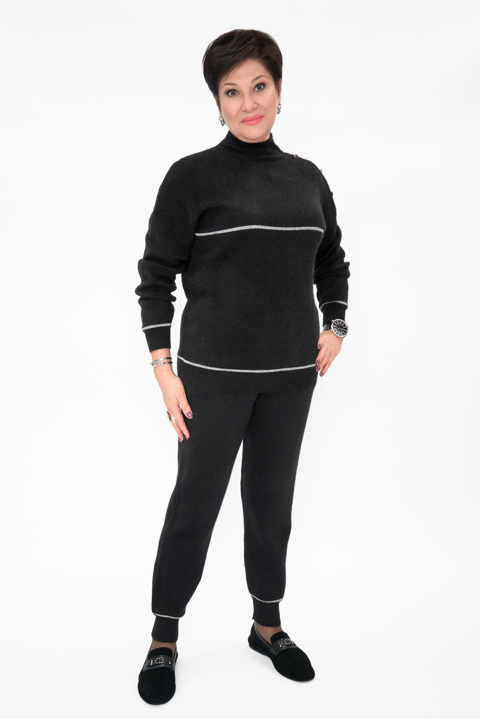 Костюм брючный пуговицы на плече