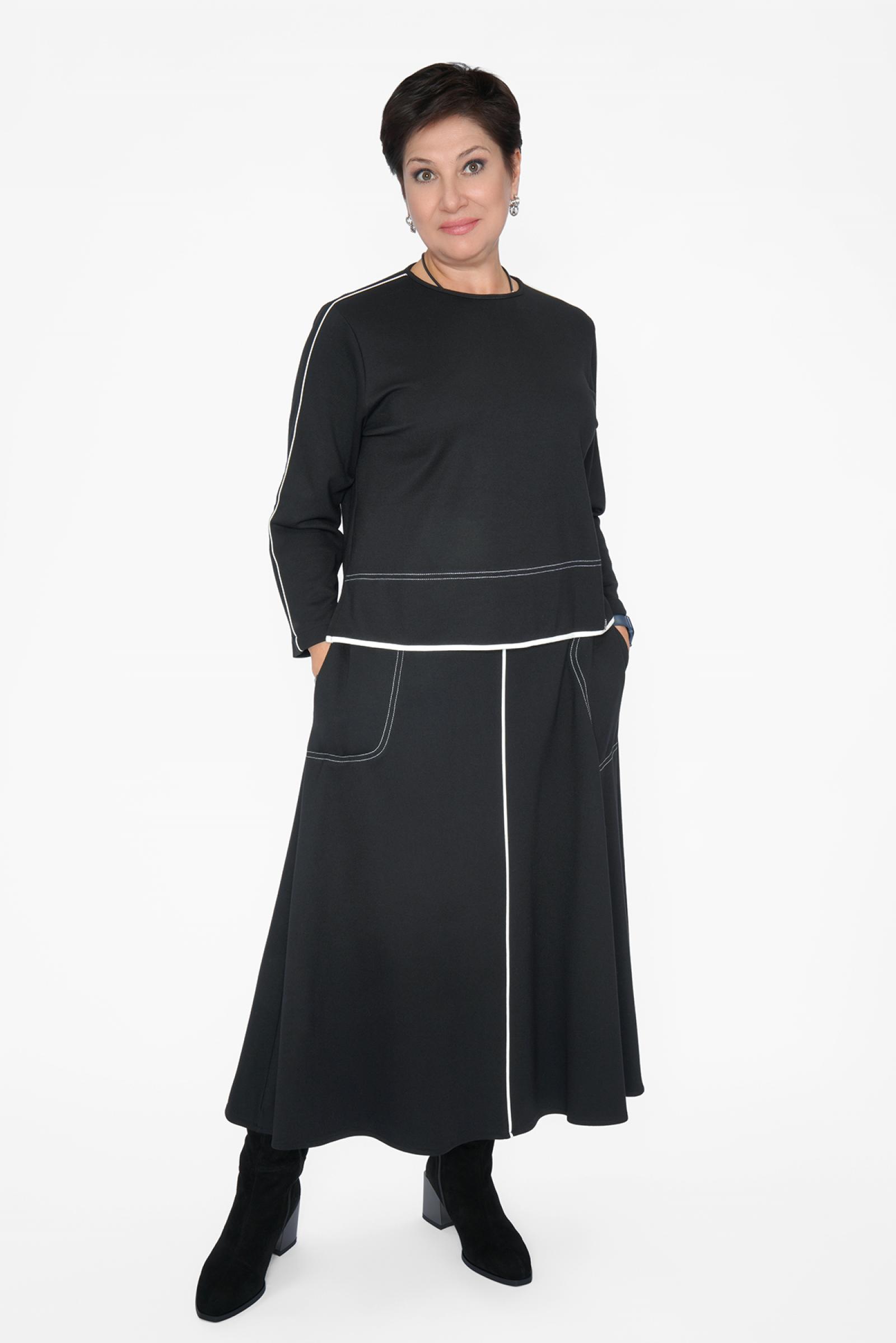 Костюм с юбкой черн. с белым лампасом