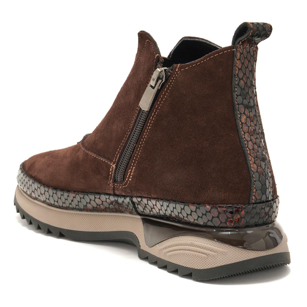 Кроссовки женские