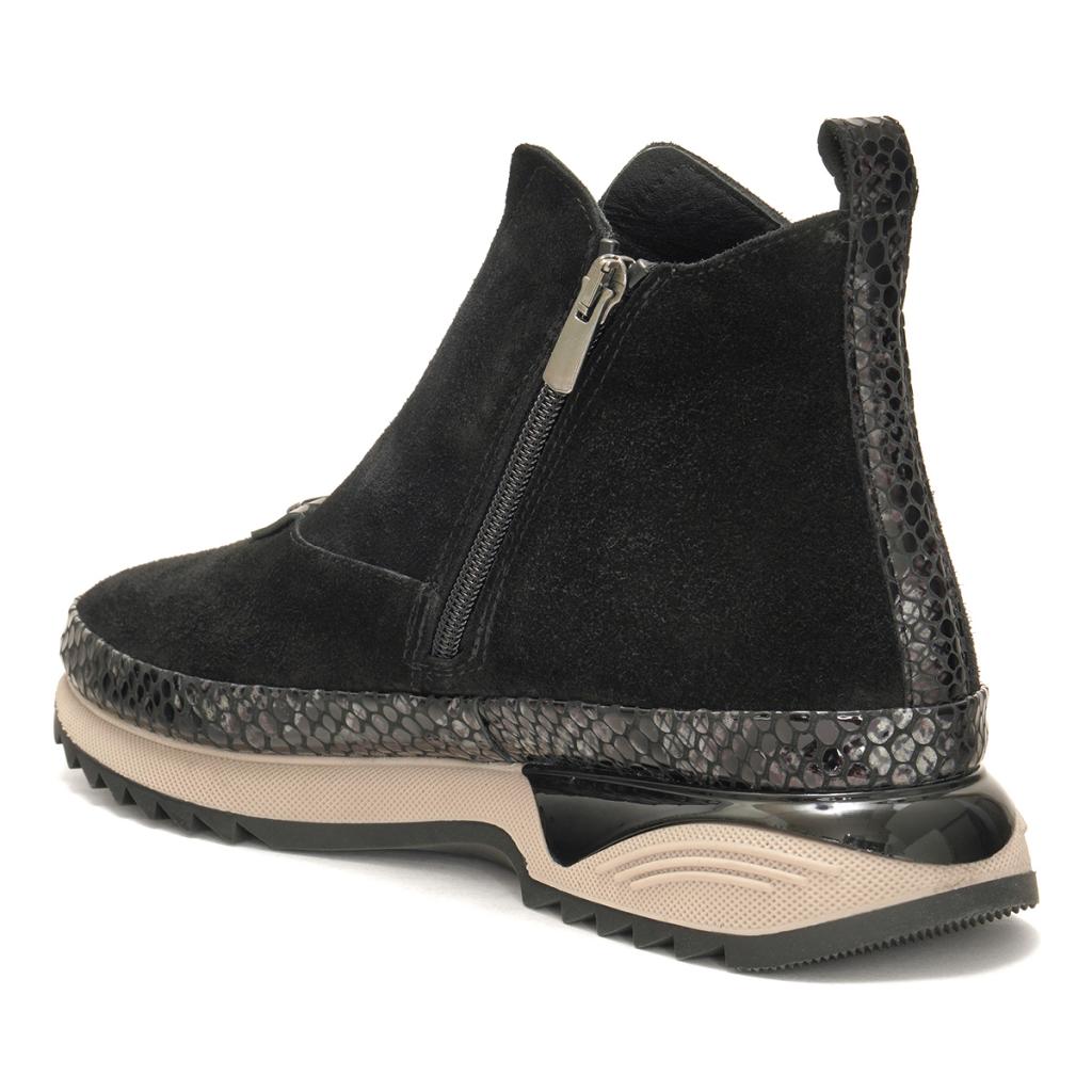 Кроссовки женские