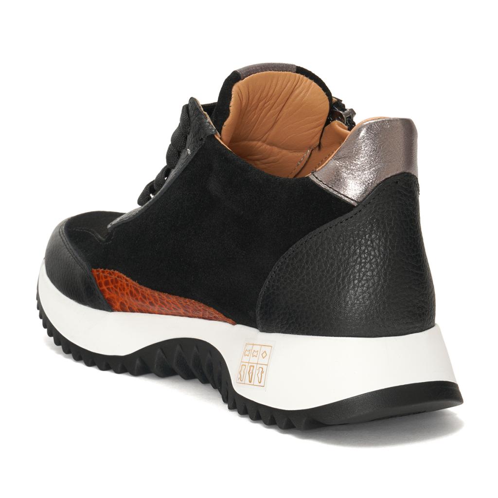 Кроссовки женские