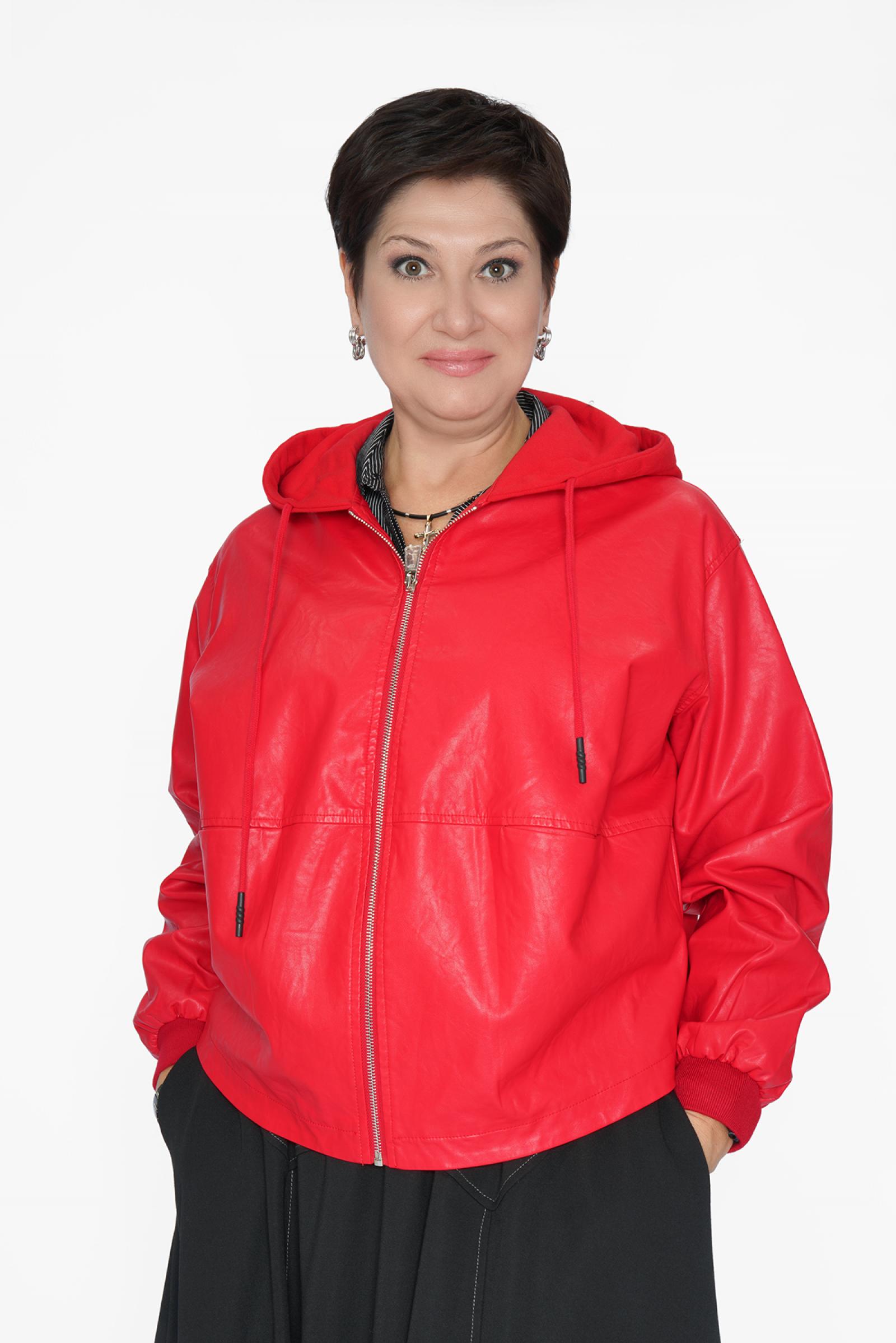 Куртка алая с капюшоном