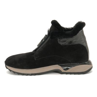 Кроссовки женские