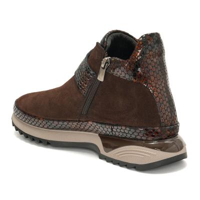 Кроссовки женские