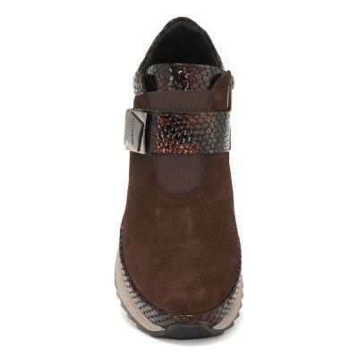 Кроссовки женские