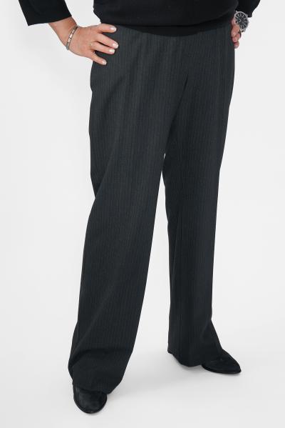 Брюки серые в полоску прямые