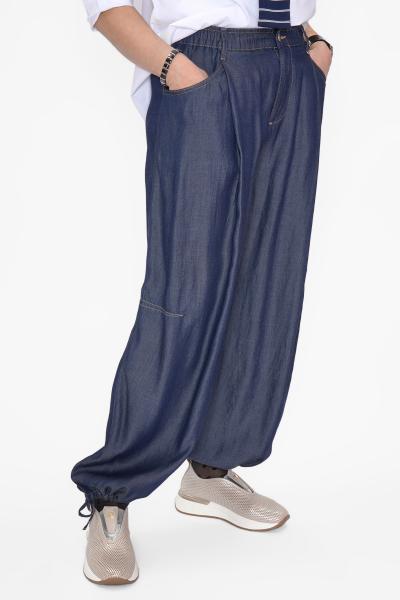 Джинсы на кулиске