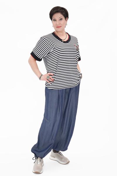 Футболка V вырез герб ч/б