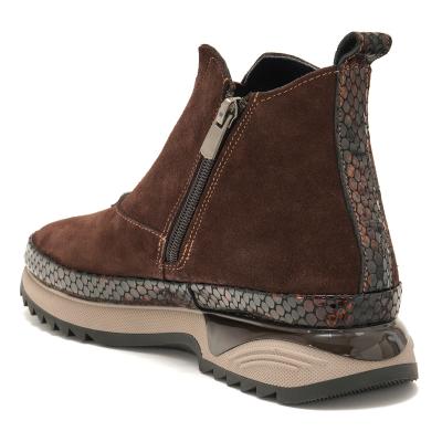 Кроссовки женские