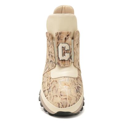 Кроссовки женские