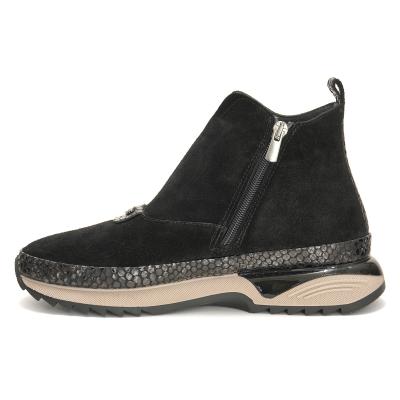 Кроссовки женские