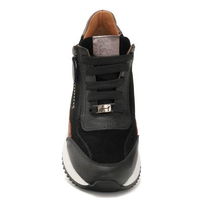 Кроссовки женские