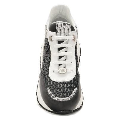 Кроссовки женские