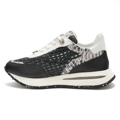 Кроссовки женские